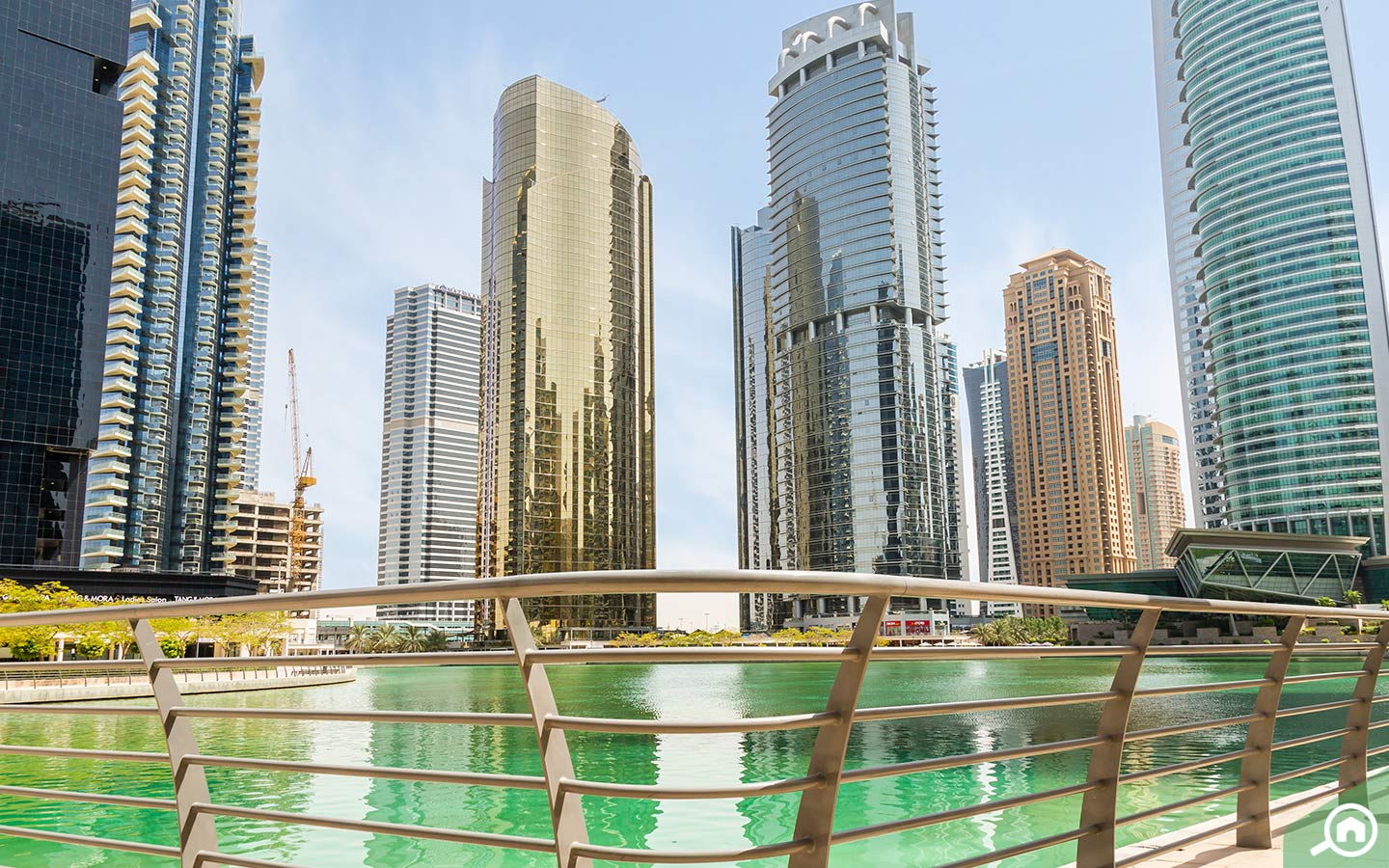 إطلالة على أبراج بحيرات جميرا من خور الجميرا X1