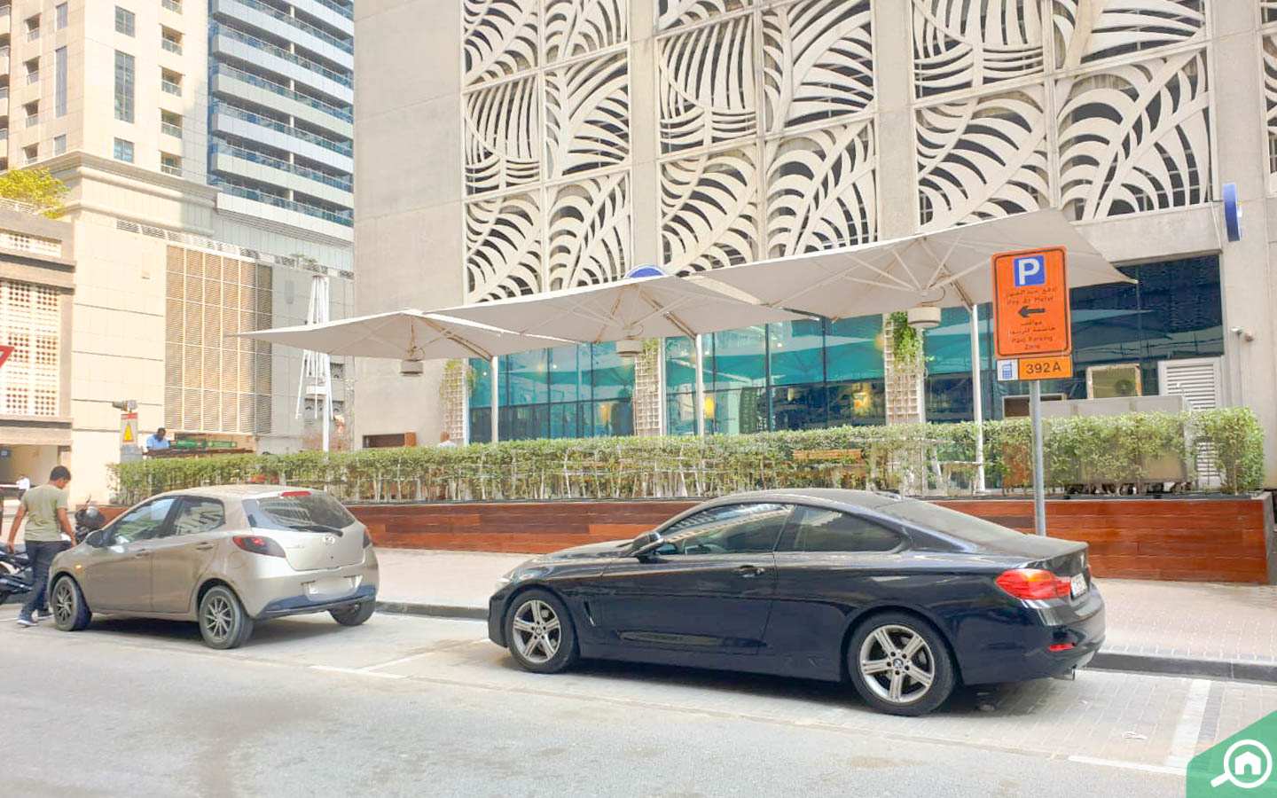 مواقف سيارات