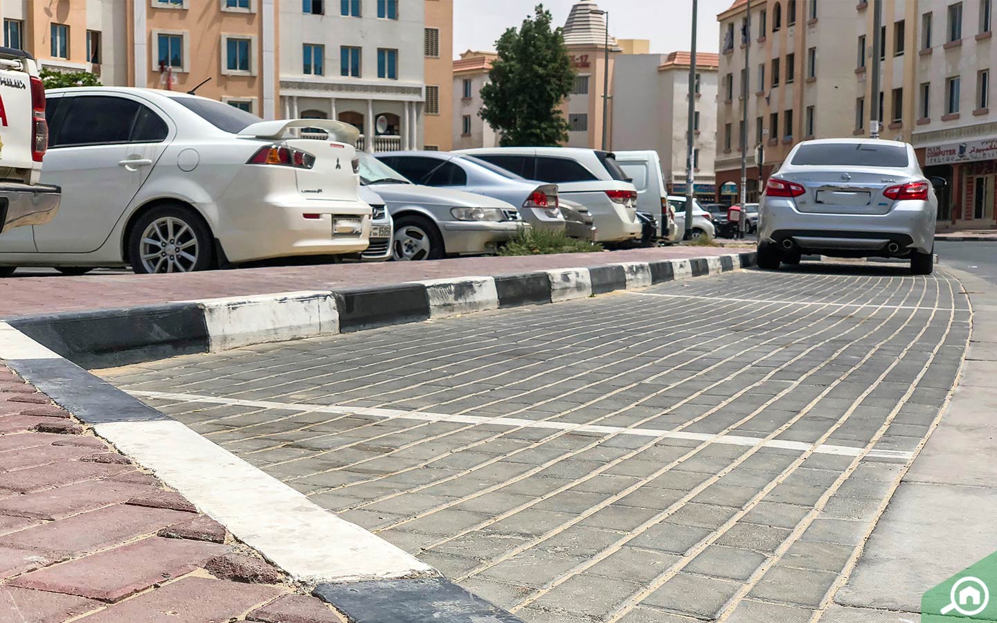 مواقف سيارات في طراز إنجلترا