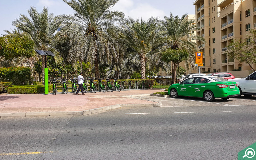 rental bike stand near the links west