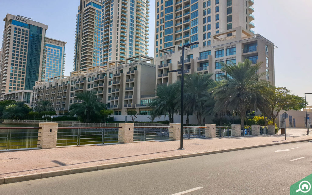 waterfront apartments in the links west