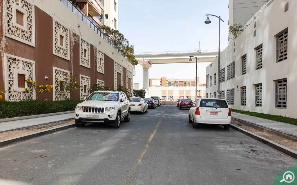 مواقف سيارات