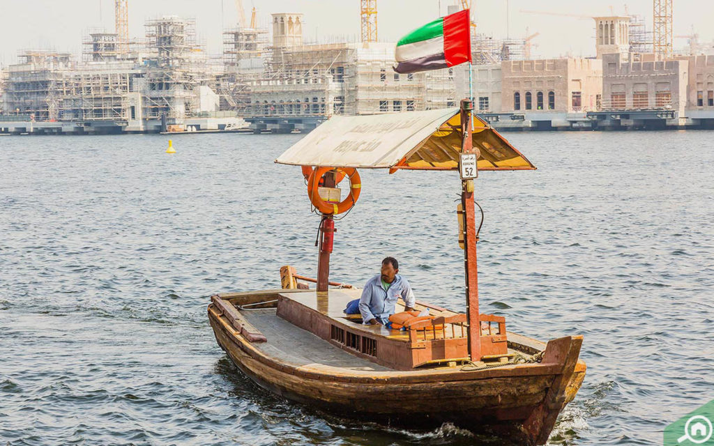 قارب في الخور