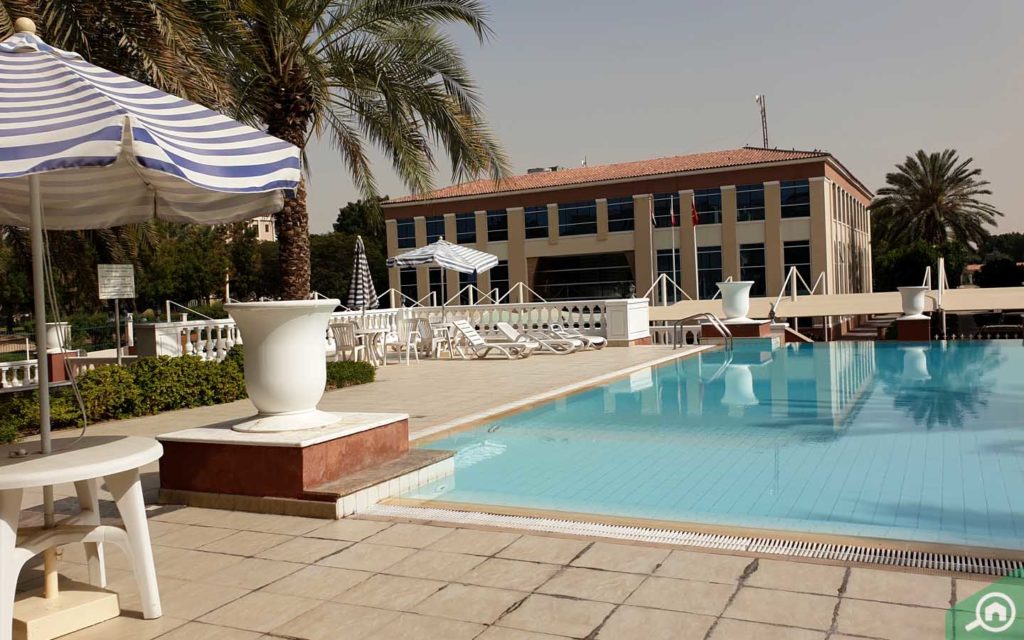 Swimming pool in Green Lakes 2
