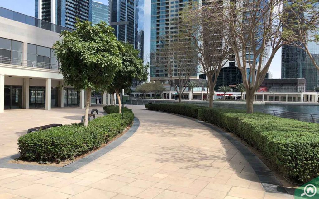 حديقة في ابراج بحيرات جميرا