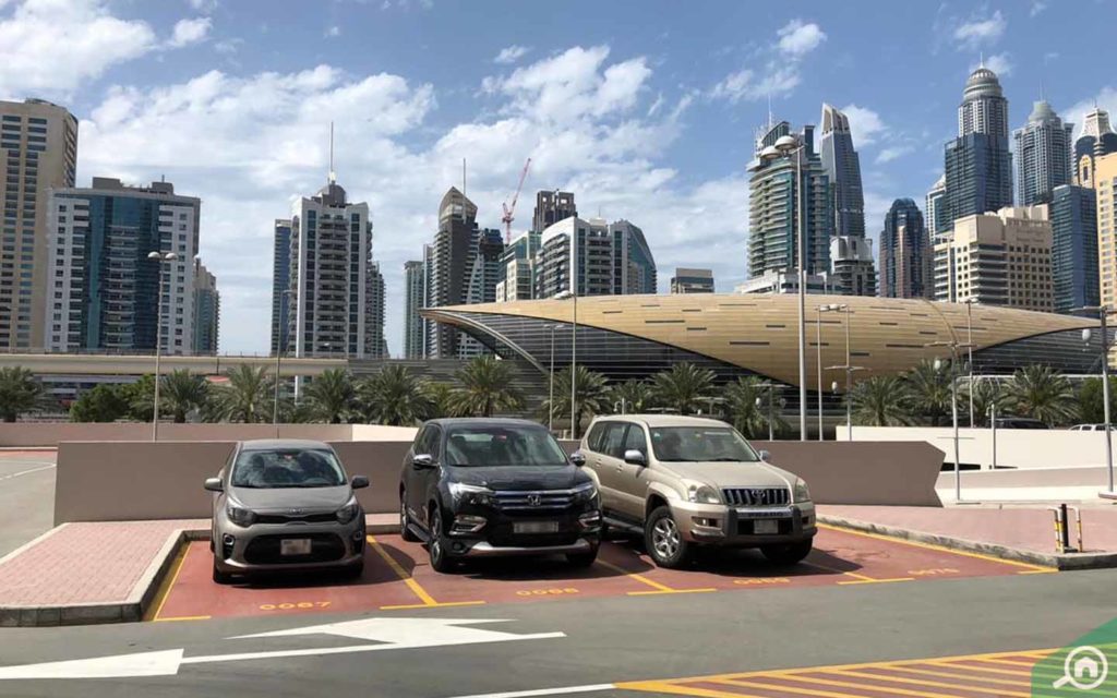مواقف سيارات