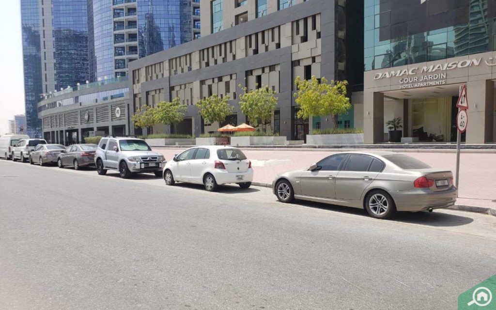 parking outside DAMAC Maison Cour Jardin
