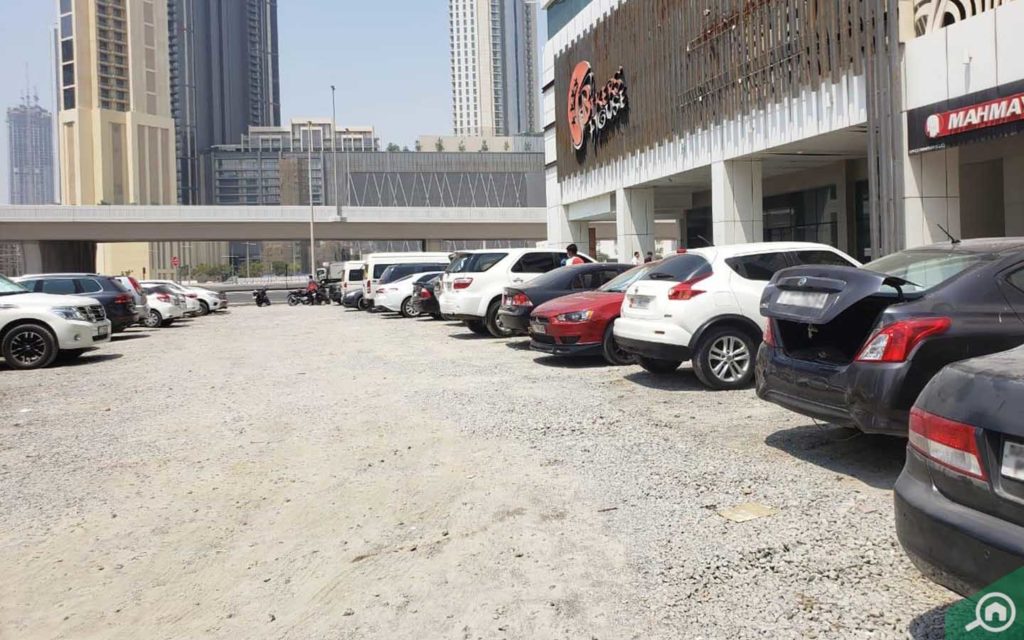 مواقف سيارات خارجية