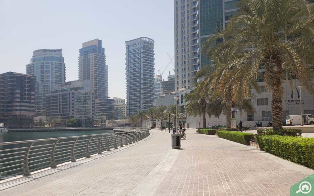 walkway path in Dubai Marina Walk