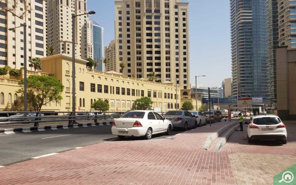 موقف سيارات في برج أتيسا