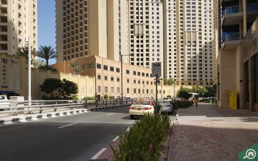 منظر البرج من الشارع