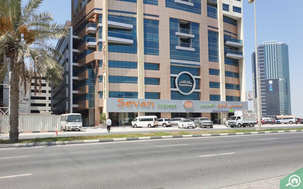 sevan express supermarket in al khan sharjah