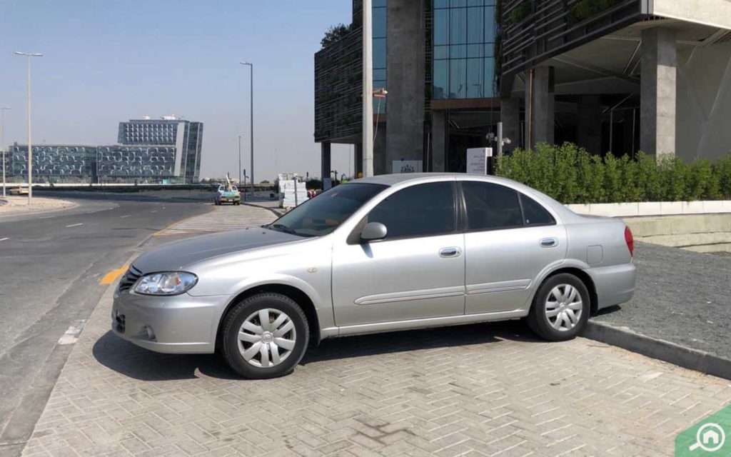 موقف سيارات خارجي