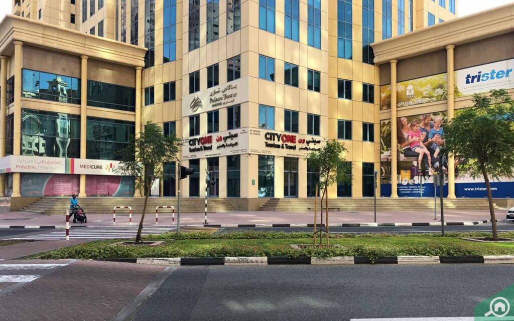 Commercial building in Palace Towers