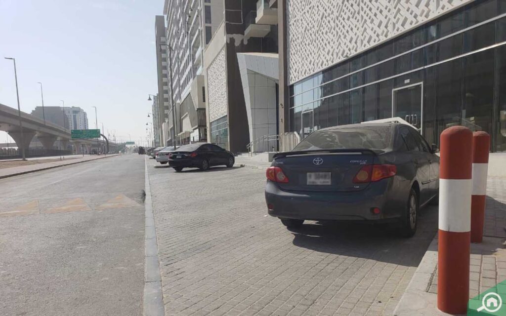 مواقف السيارات