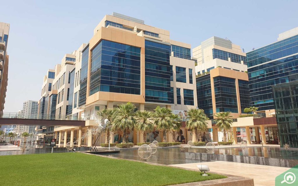 عقارات تجارية وسكنية في باي سكوير 6