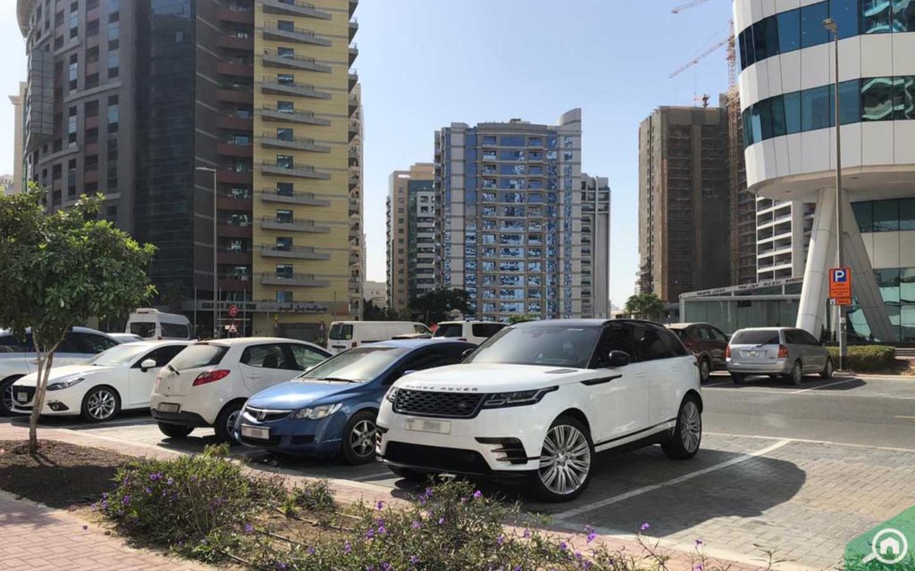 موقف سيارات