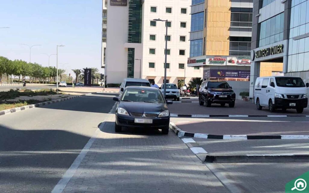 مواقف السيارات