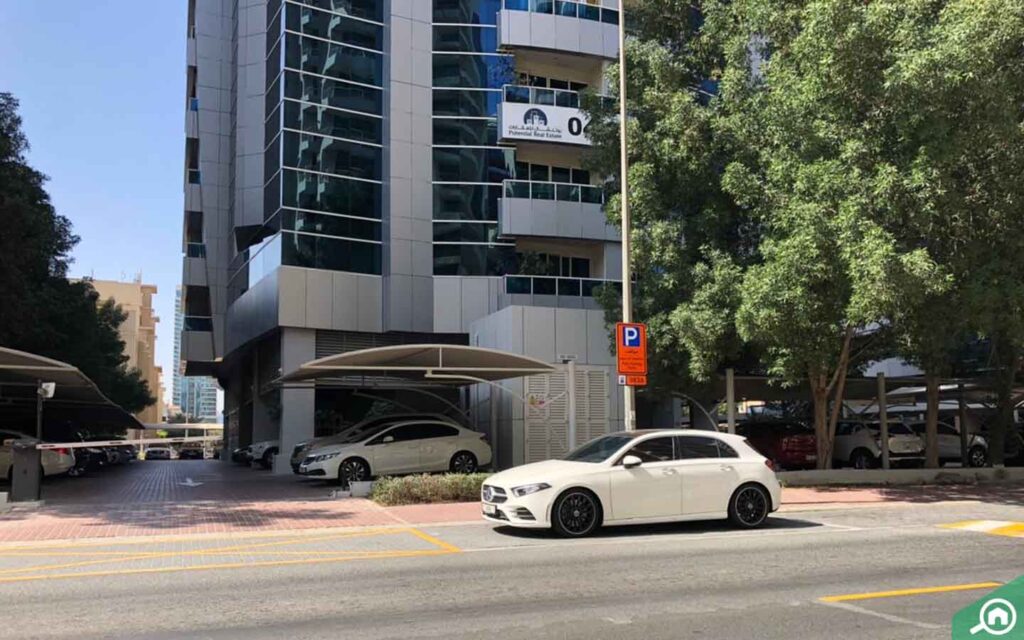 parking in avari tecom building, barsha heights