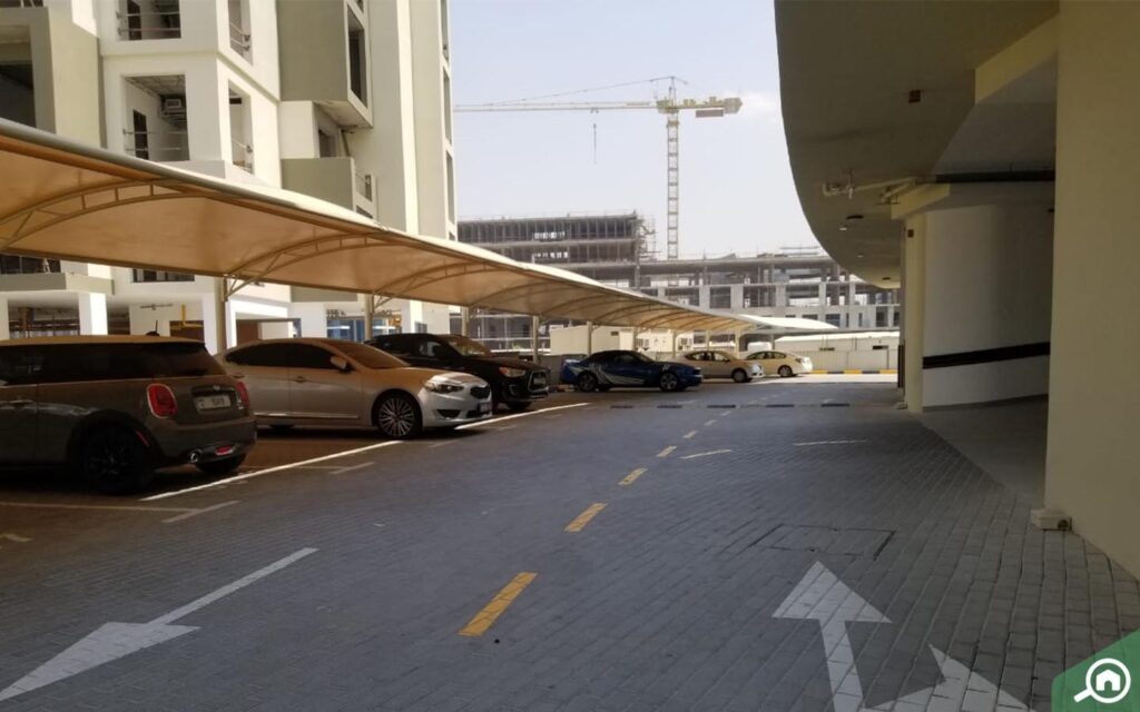 Covered parking in Salim 1